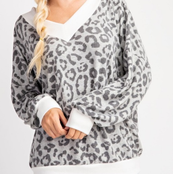 White leopard brushed knit oversized top - Picture 7 of 8